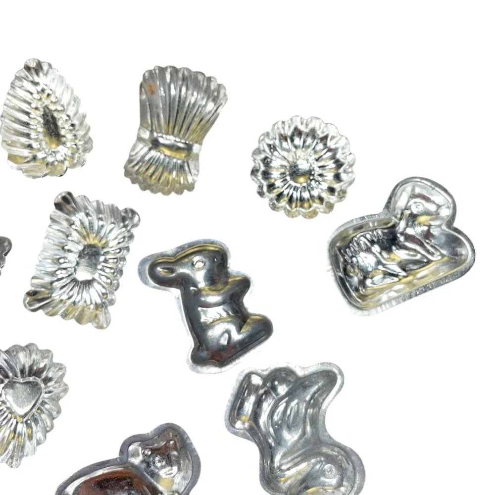 13 Vintage Czech Small‎ Tartlett Chocolate Candy Tart Shells Baking Soap Moulds